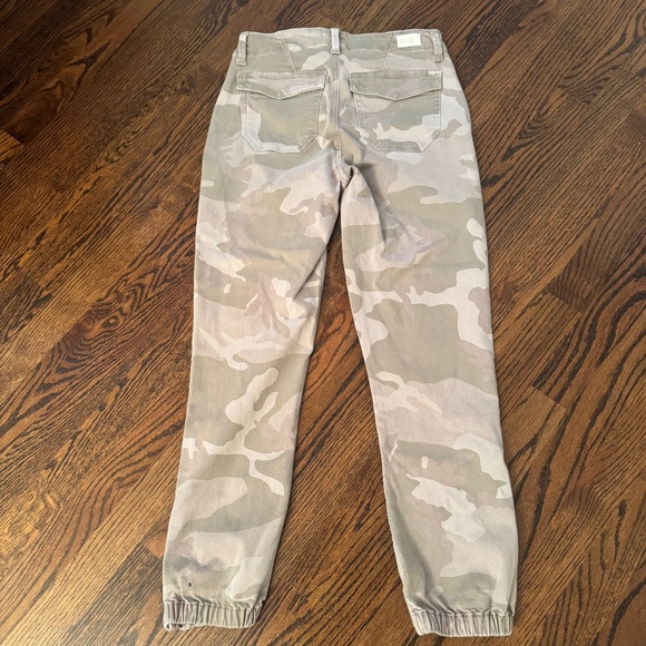 Paige Mayslie Jogger Jeans Camo Print Size 24 - Picture 2 of 2